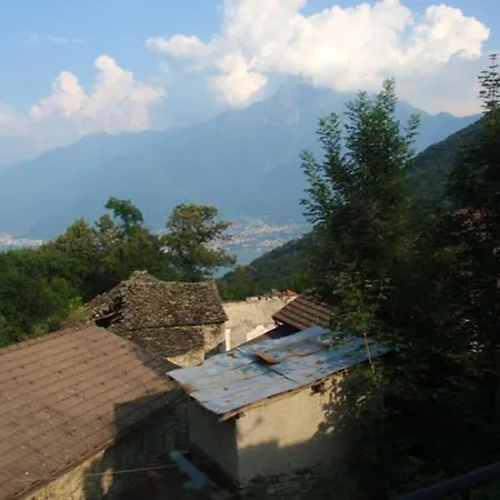 Cozy In 70 M² With Mountain View Terrace 아파트 Livo (Lombardy)